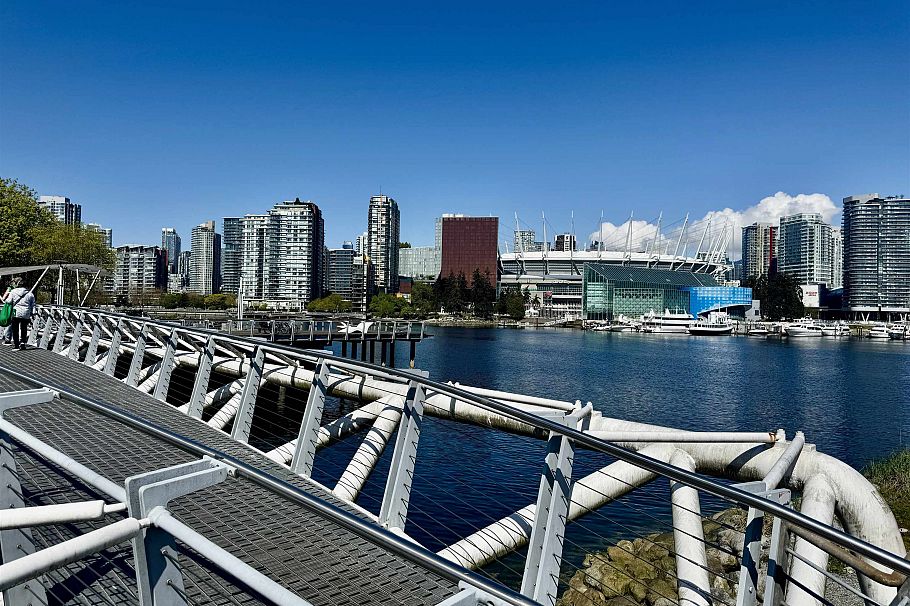 102 128 Athletes Way Vancouver, BC - 38