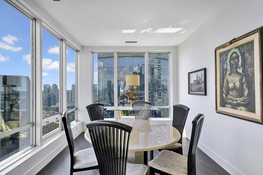 2106 989 Nelson Street Vancouver, BC - 17