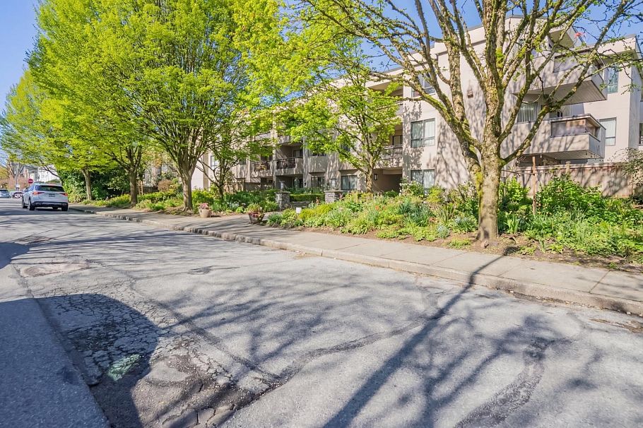 305 975 W 13th Avenue Vancouver, BC - 1