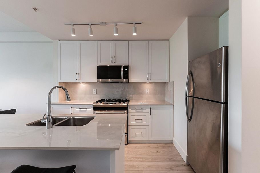 407 298 E 11th Avenue Vancouver, BC - 10