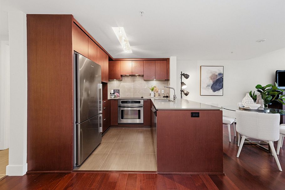 205 158 W 13th Street North Vancouver, BC - 4