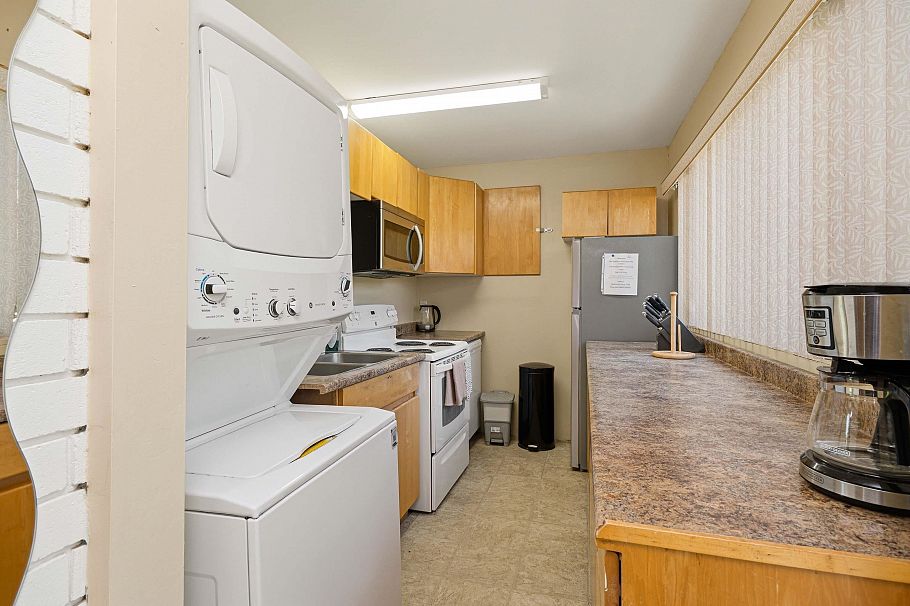 693 Plymouth Drive North Vancouver, BC - 25