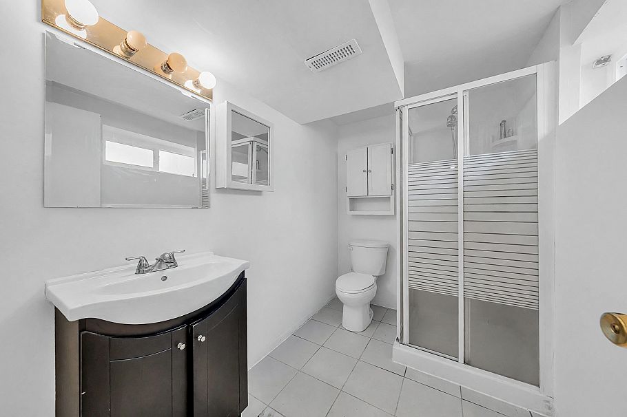 468 Saville Crescent North Vancouver, BC - 34
