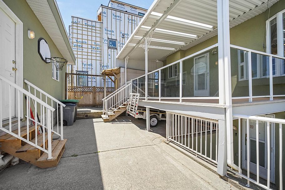 3978 Victoria Drive Vancouver, BC - 36