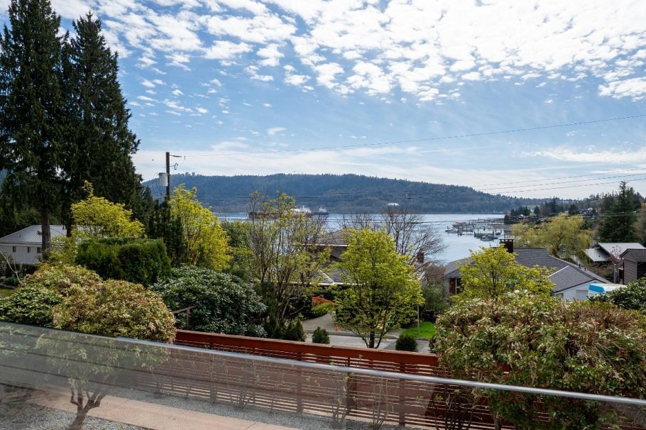 4493 Epps Avenue North Vancouver, BC - 35