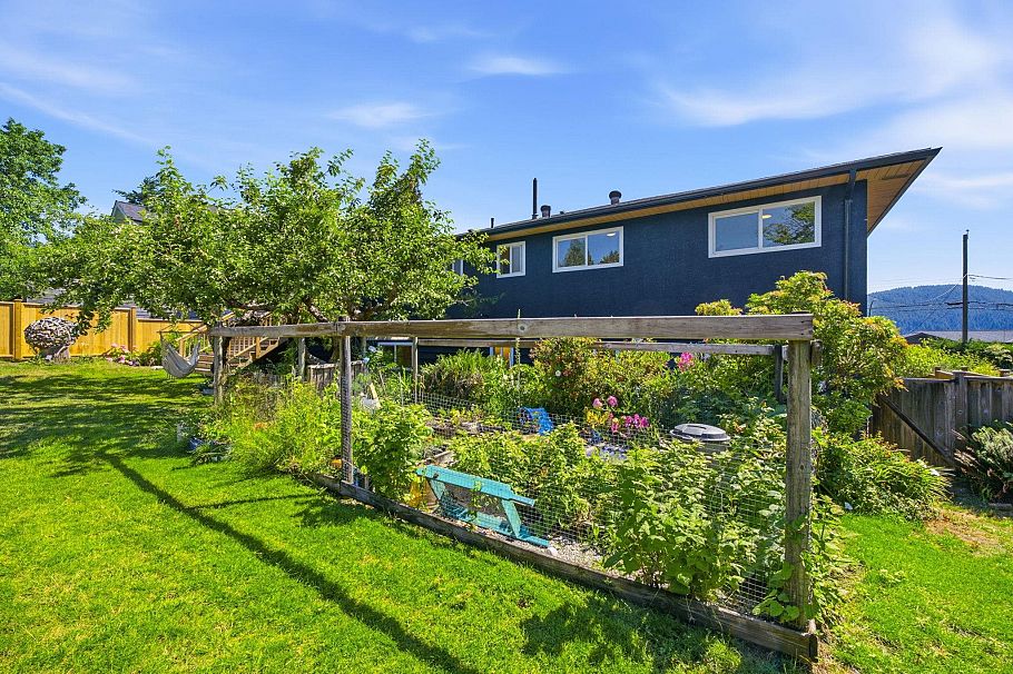 575 N Dollarton Highway North Vancouver, BC - 23