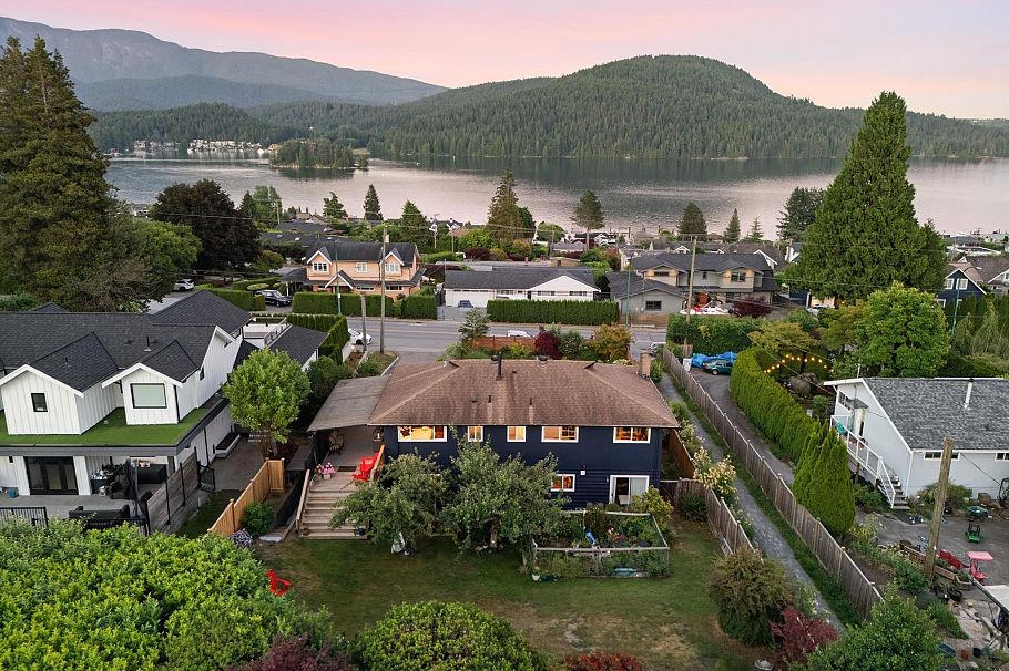 575 N Dollarton Highway North Vancouver, BC - 27