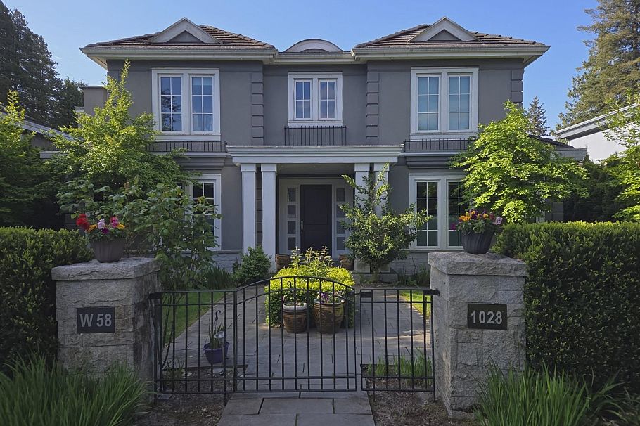 1028 W 58th Avenue Vancouver, BC - 1
