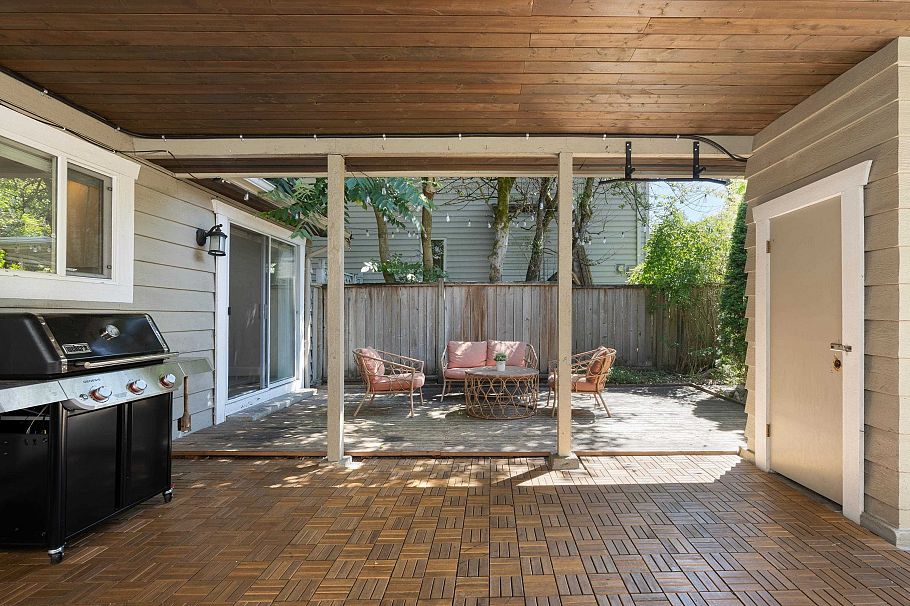 457 W 23rd Street North Vancouver, BC - 25