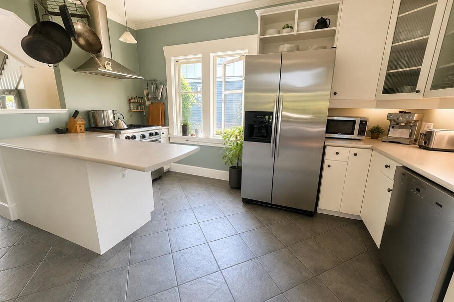 364 E 14th Street North Vancouver, BC - 8