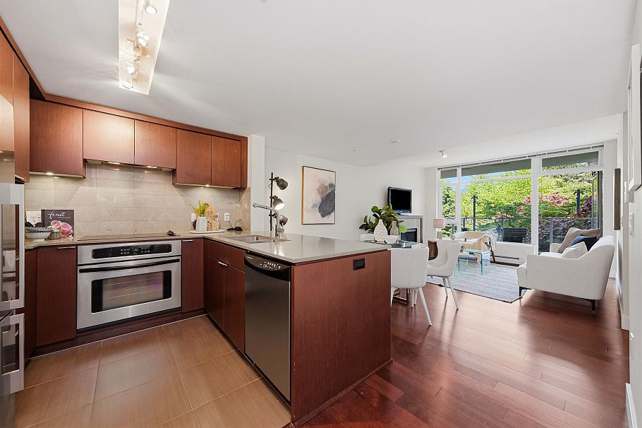 205 158 W 13th Street North Vancouver, BC - 1