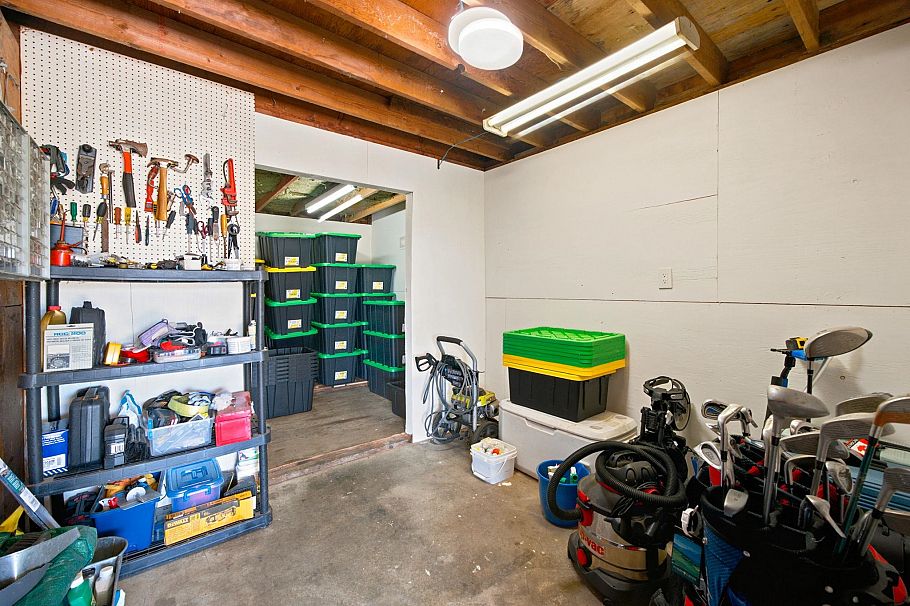 575 N Dollarton Highway North Vancouver, BC - 35