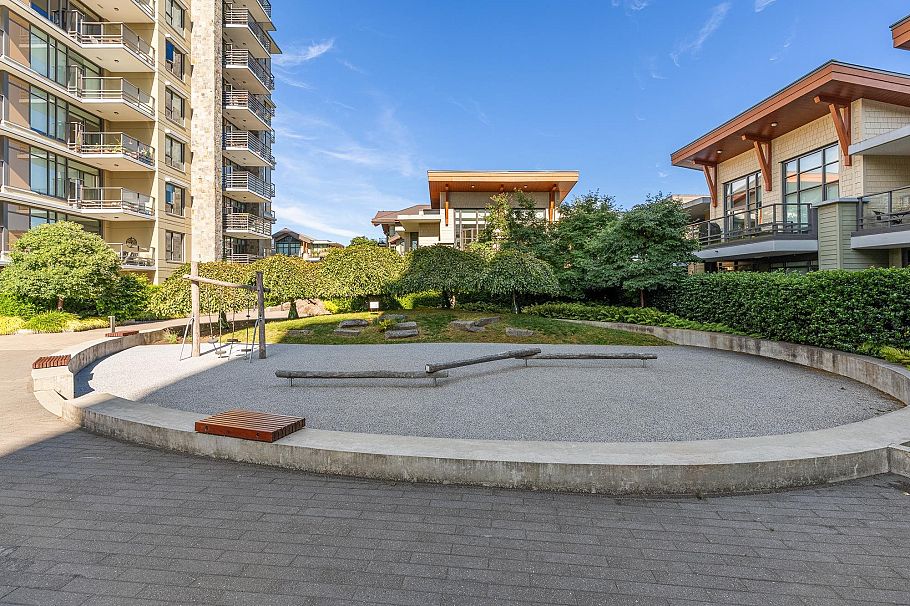 404 1210 E 27th Street North Vancouver, BC - 33