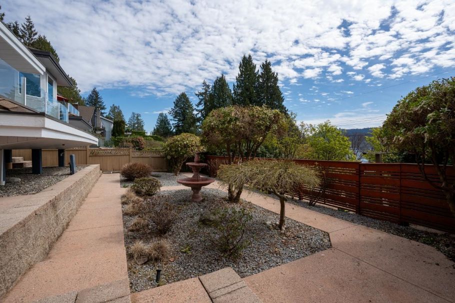 4493 Epps Avenue North Vancouver, BC - 38