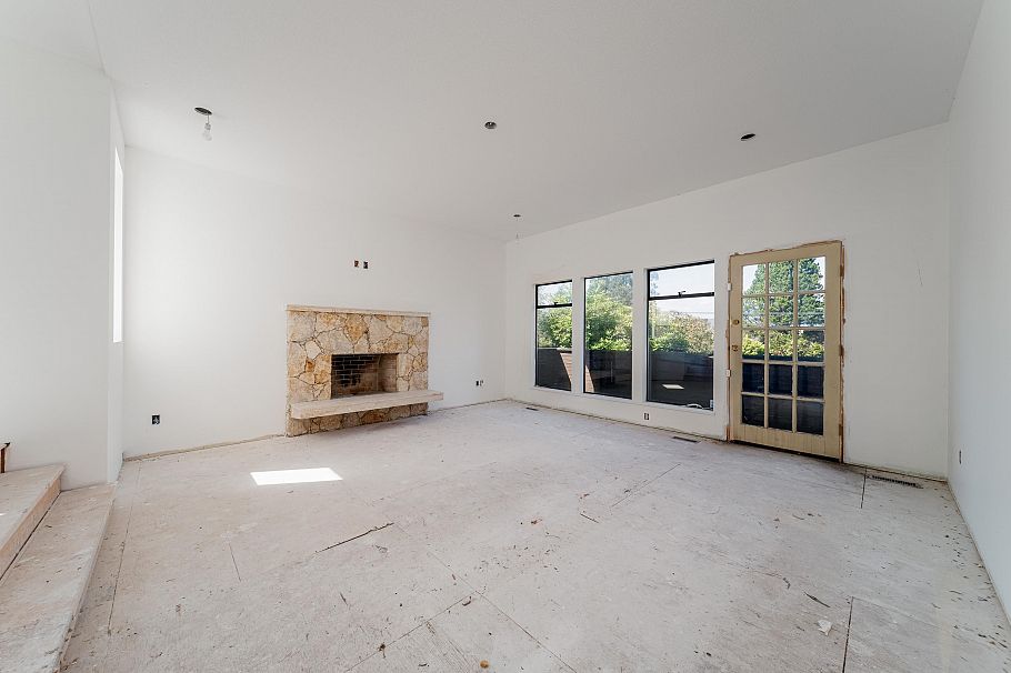 3974 W 10th Avenue Vancouver, BC - 4