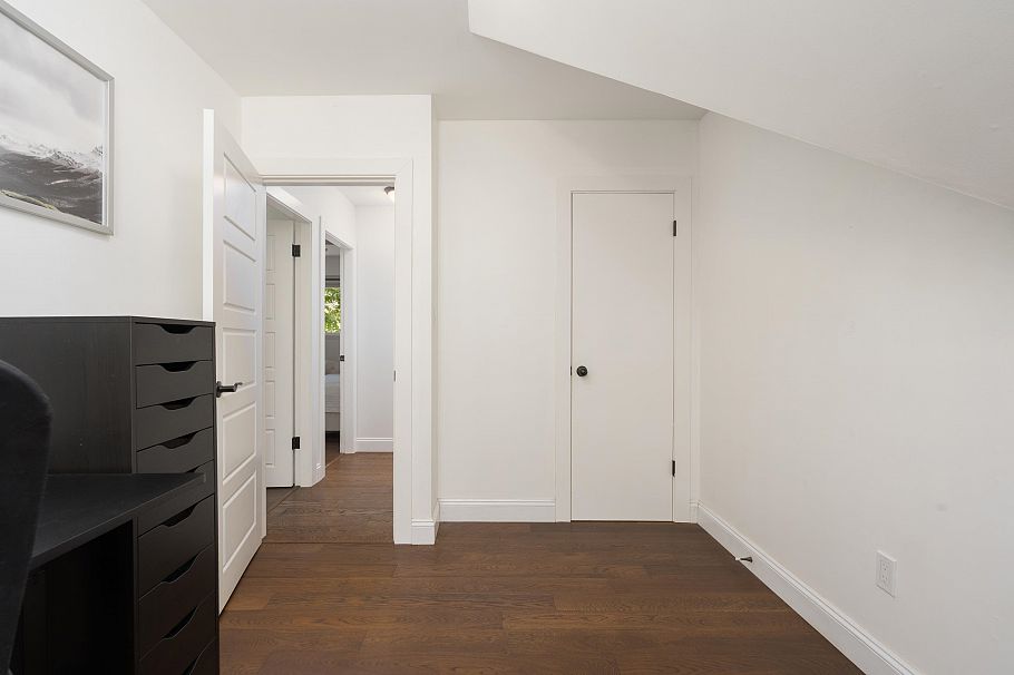 457 W 23rd Street North Vancouver, BC - 20