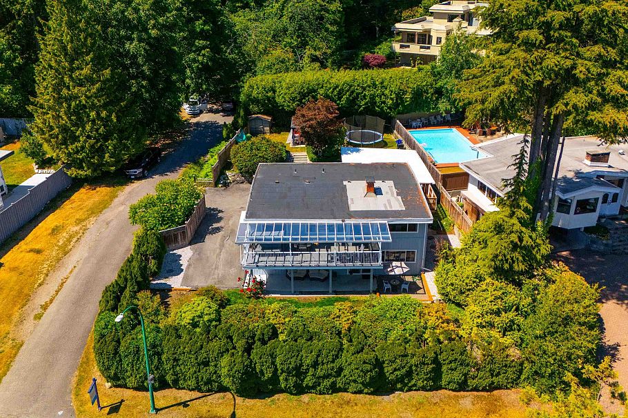 693 Plymouth Drive North Vancouver, BC - 30
