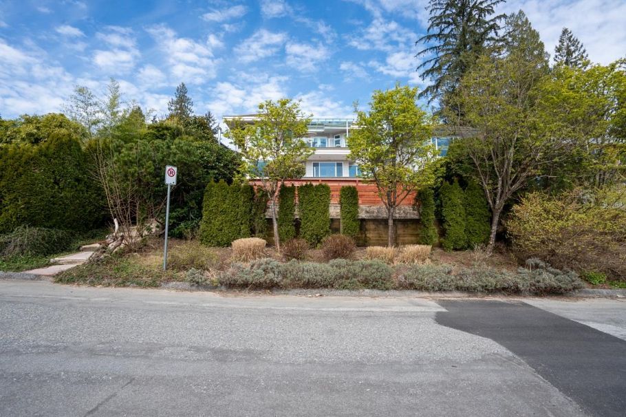 4493 Epps Avenue North Vancouver, BC - 39