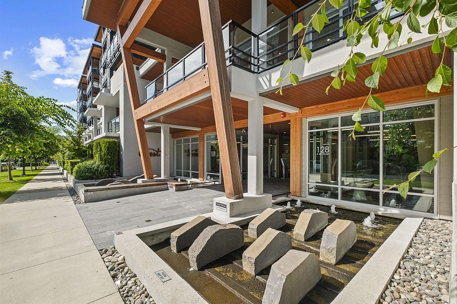 209 128 E 8th Street North Vancouver, BC - 2