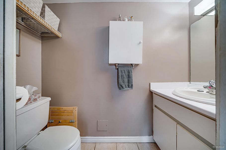 207 2020 Fullerton Avenue North Vancouver, BC - 12