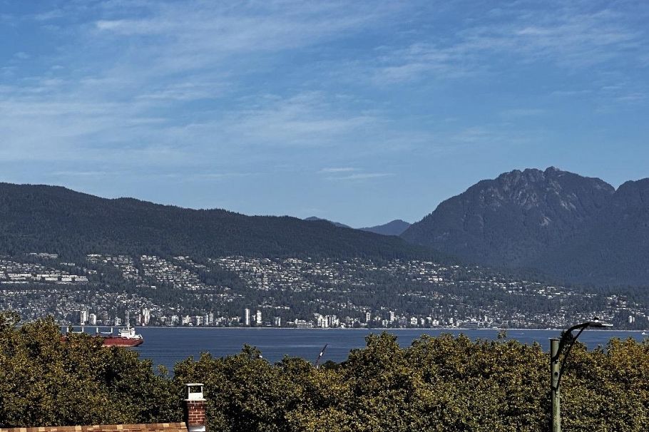 3974 W 10th Avenue Vancouver, BC - 34