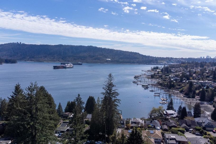 4493 Epps Avenue North Vancouver, BC - 1