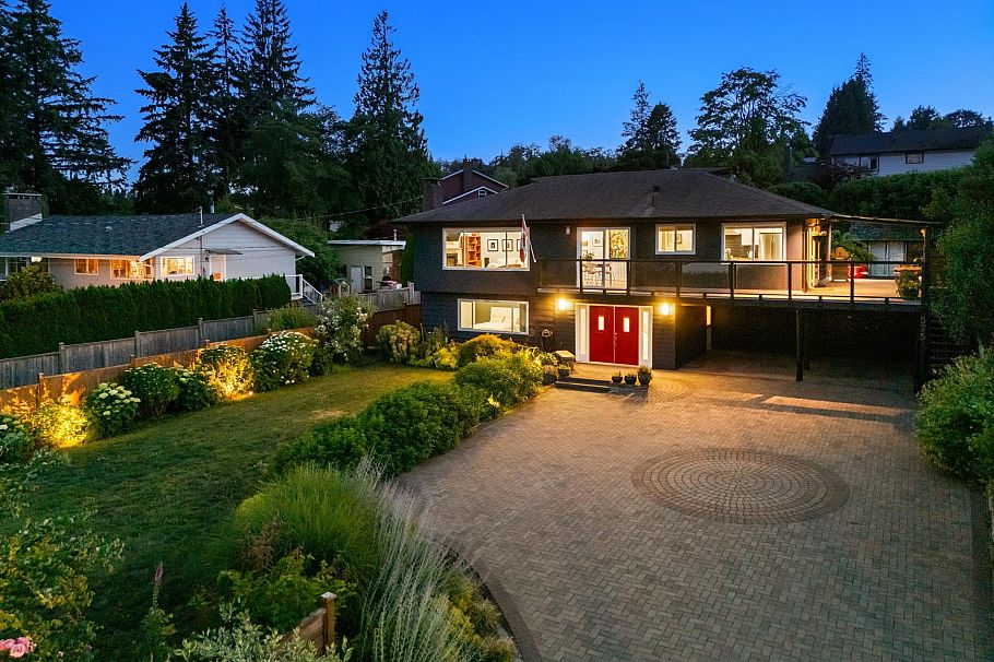 575 N Dollarton Highway North Vancouver, BC - 1