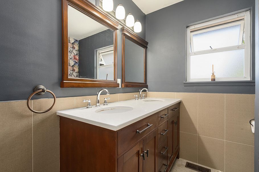 457 W 23rd Street North Vancouver, BC - 22