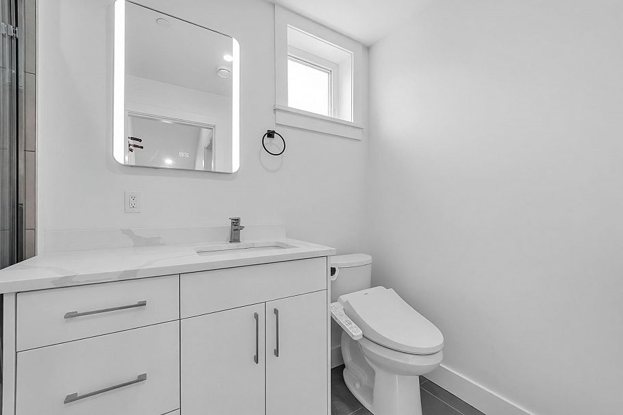 1675 W 59th Avenue Vancouver, BC - 35