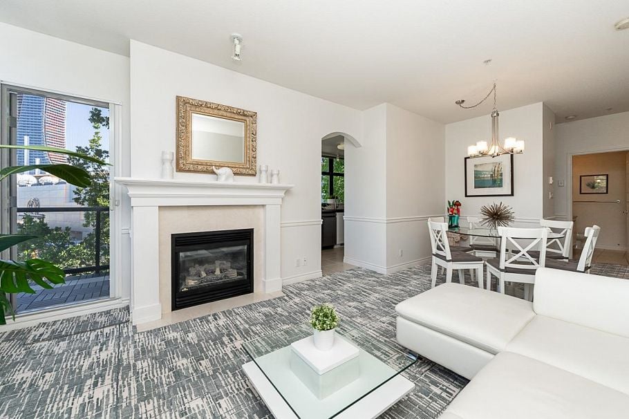 307 588 W 45th Avenue Vancouver, BC - 2