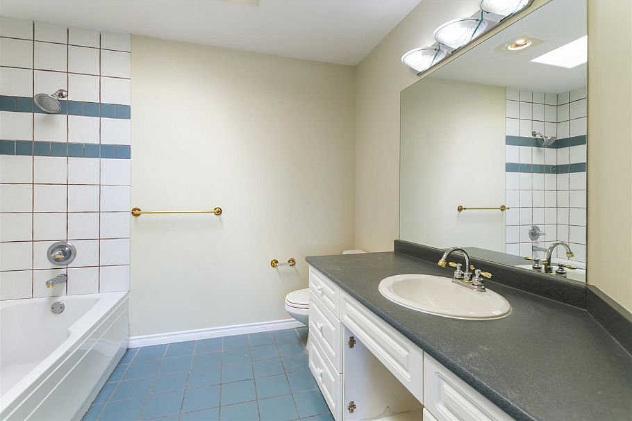 186 E Braemar Road Vancouver, BC - 6