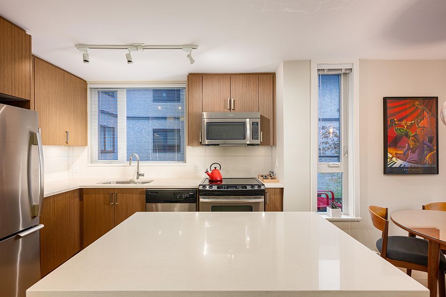 201 562 E 7th Avenue Vancouver, BC - 4