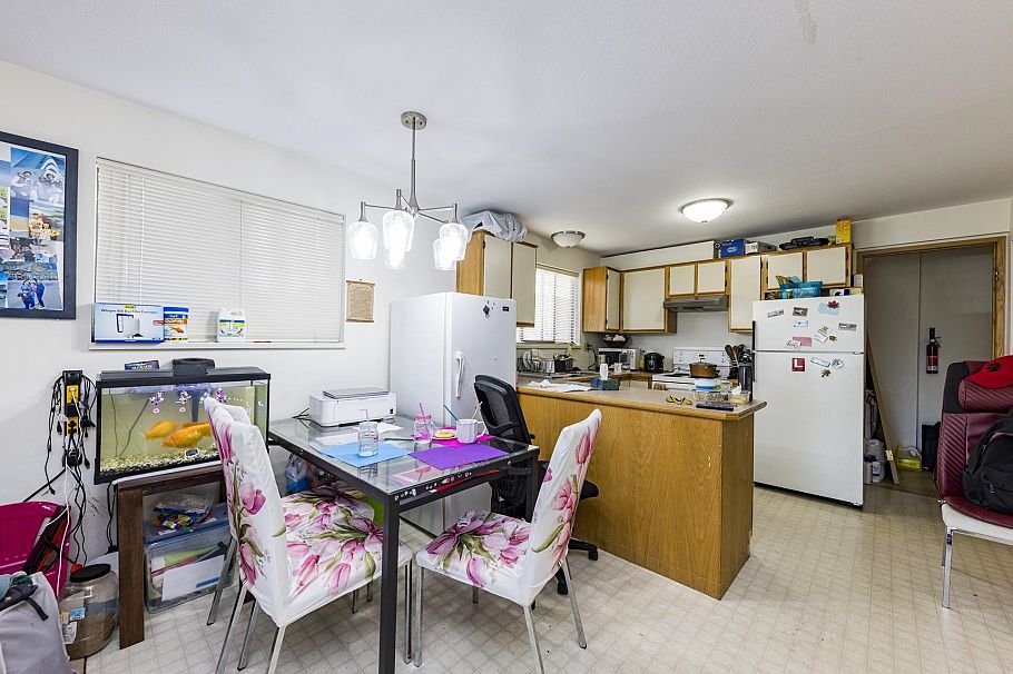 239 E 20th Street North Vancouver, BC - 26