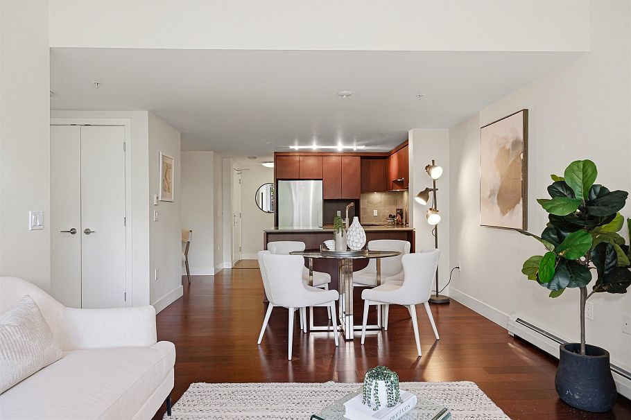 205 158 W 13th Street North Vancouver, BC - 14