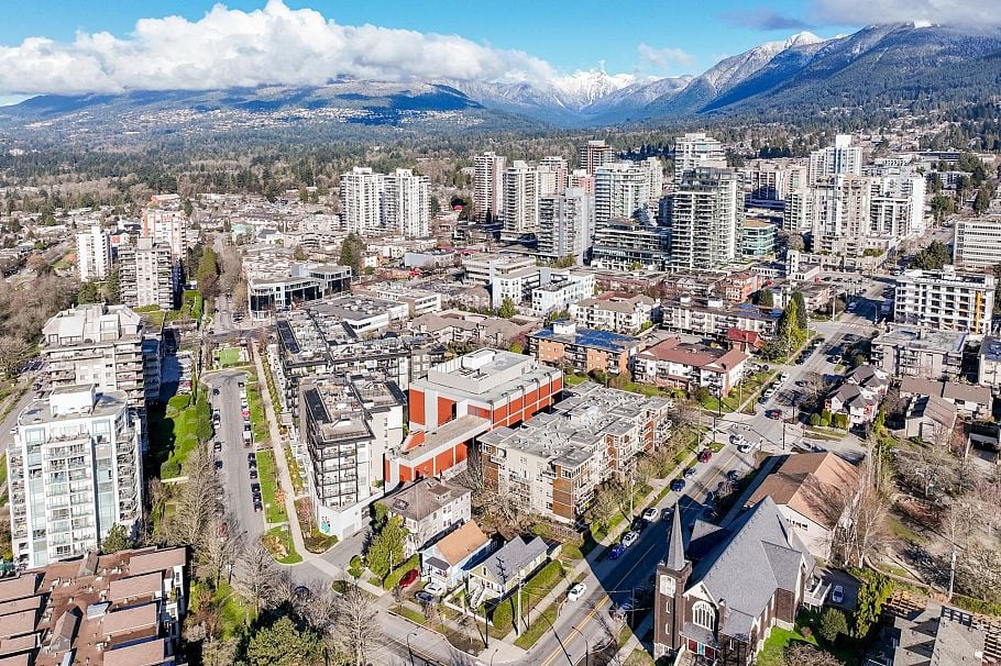 160 164 E 10th Street North Vancouver, BC - 4