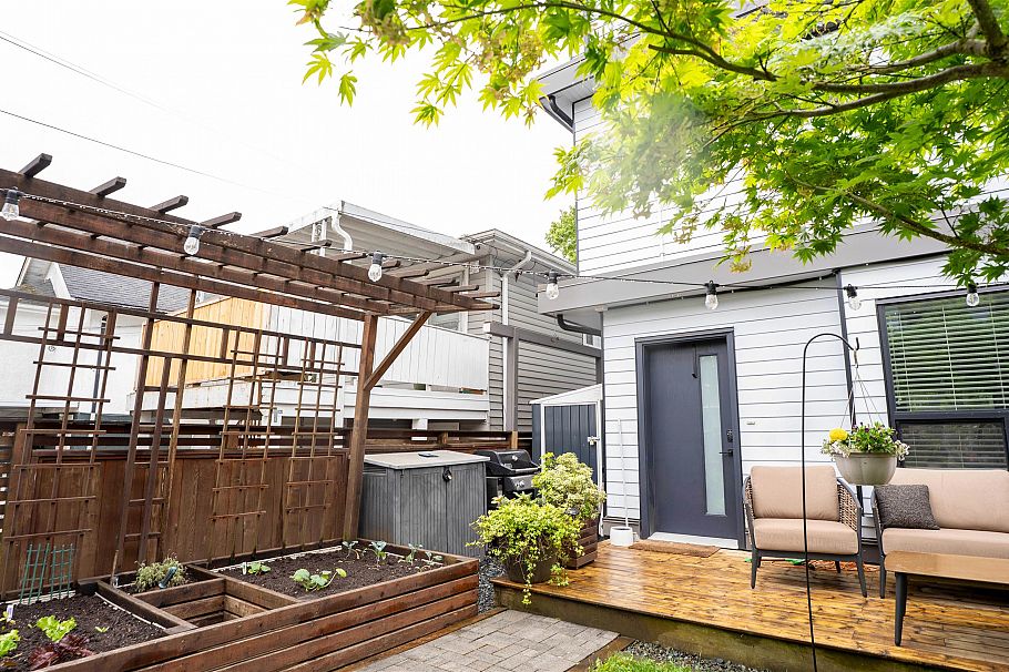 1805 E 37th Avenue Vancouver, BC - 21