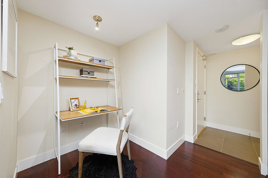 205 158 W 13th Street North Vancouver, BC - 17