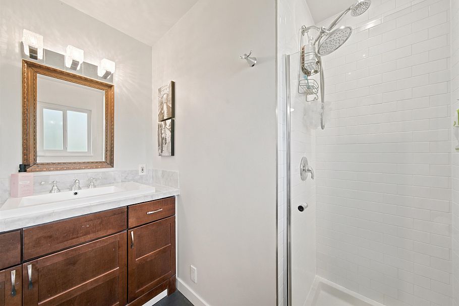 575 N Dollarton Highway North Vancouver, BC - 15