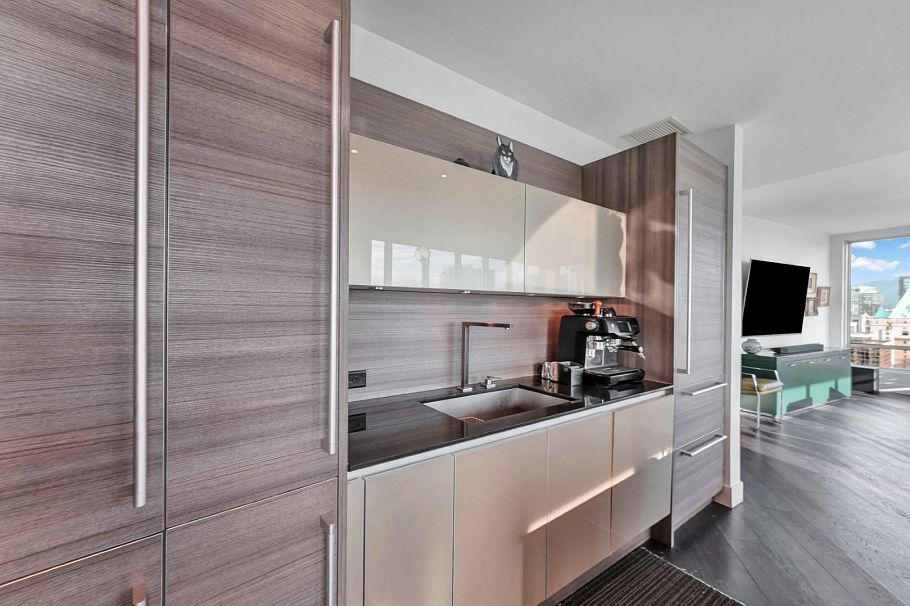2106 989 Nelson Street Vancouver, BC - 11