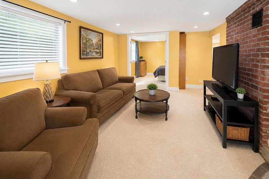 364 E 14th Street North Vancouver, BC - 13