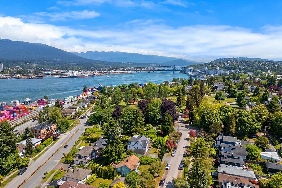 2587 Yale Street Vancouver, BC - 15