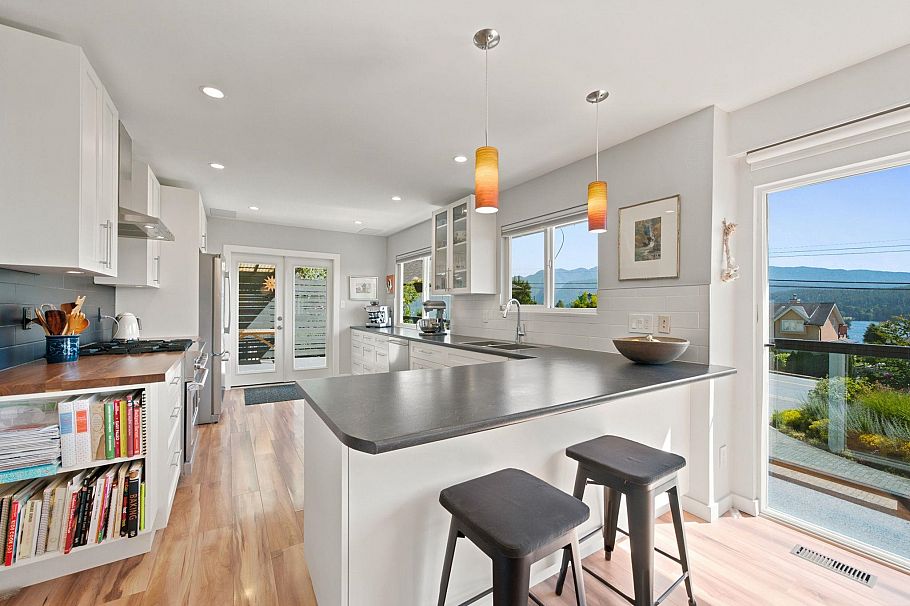 575 N Dollarton Highway North Vancouver, BC - 6