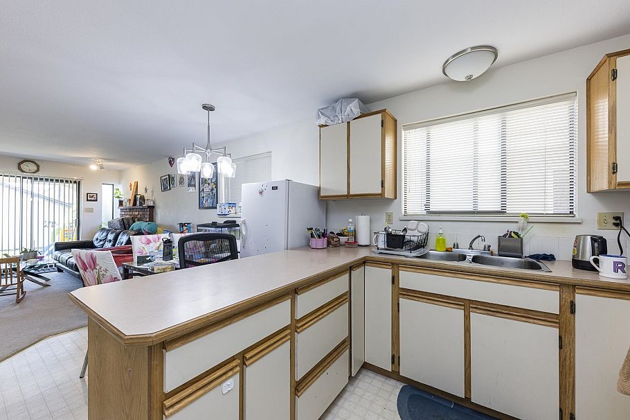 239 E 20th Street North Vancouver, BC - 24