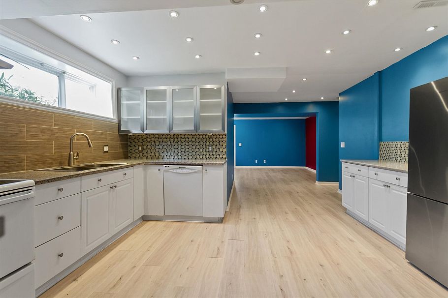 186 E Braemar Road Vancouver, BC - 5