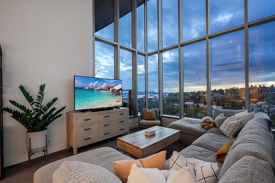 2406 1500 Fern Street North Vancouver, BC - 2