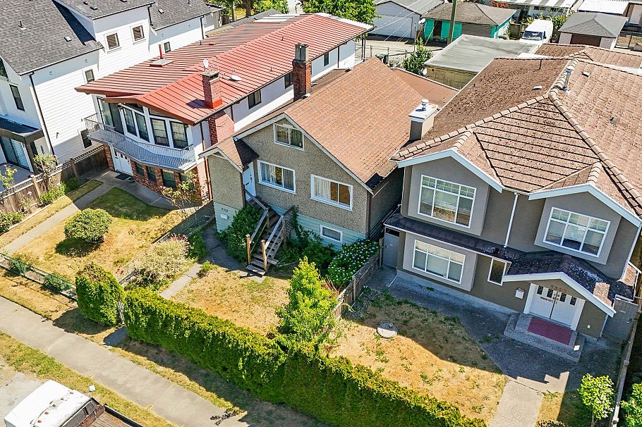 5322 Culloden Street Vancouver, BC - 2