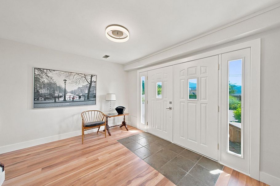 575 N Dollarton Highway North Vancouver, BC - 19
