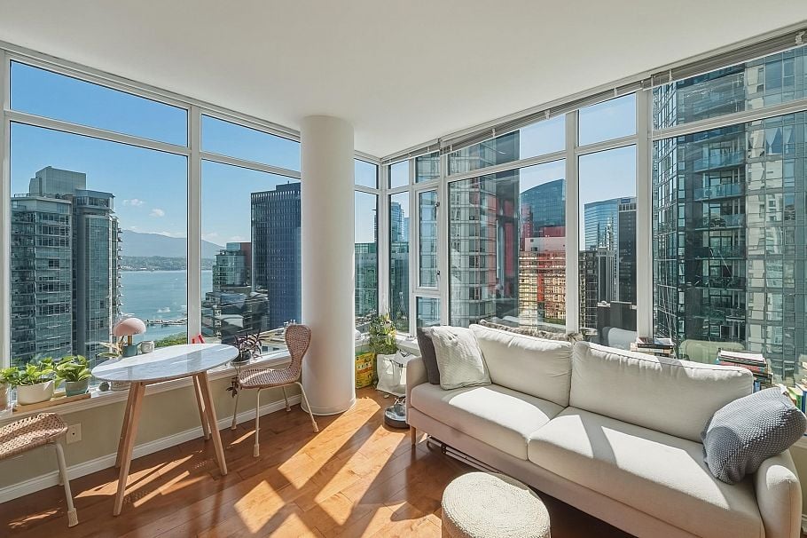 2106 1211 Melville Street Vancouver, BC - 1