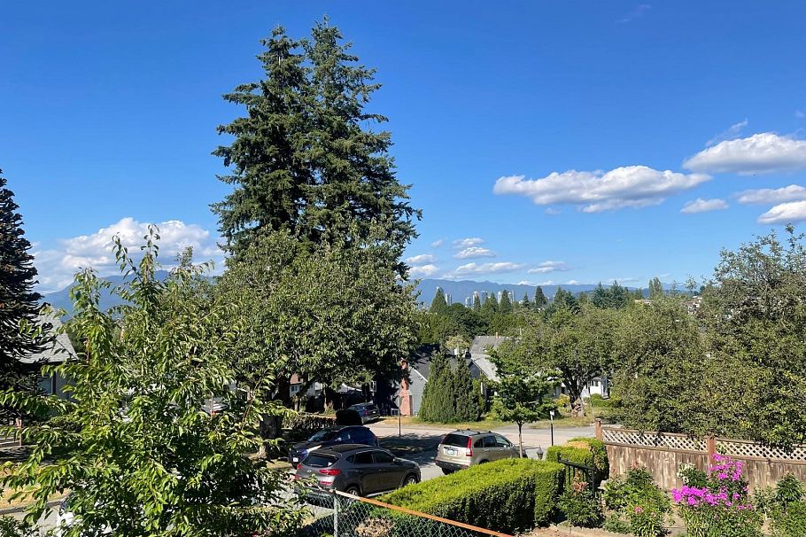 2478 E 28th Avenue Vancouver, BC - 3