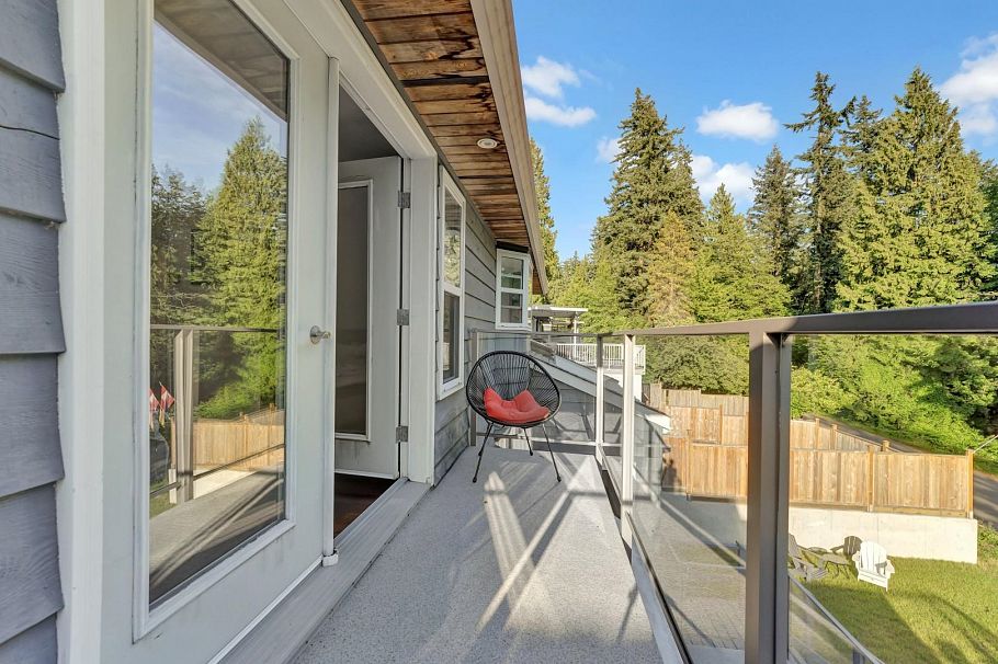 425 Tempe Crescent North Vancouver, BC - 36